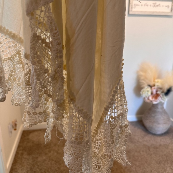 POL One Size Lace Overlay - Picture 3 of 11